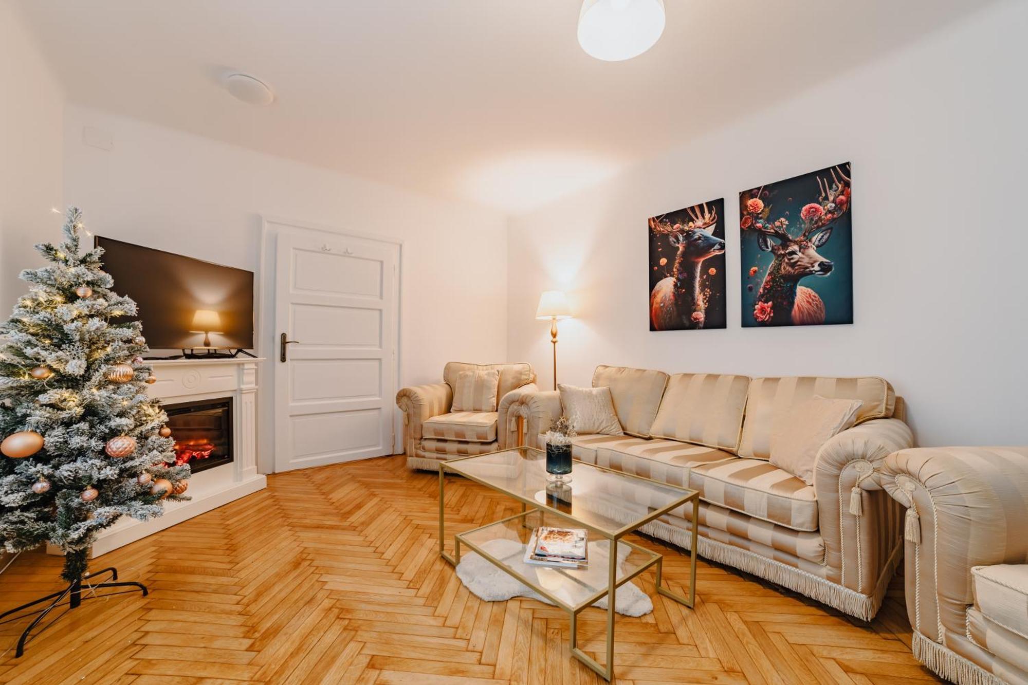 Anastasia Apartments With Parking Braşov Buitenkant foto